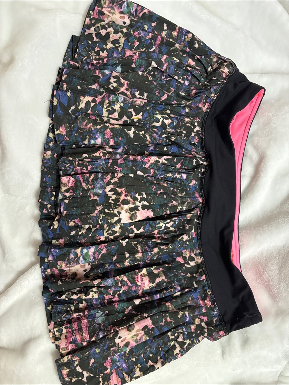 lululemon athletica Black Multi Printed Pleated Skirt with Pink Waistband